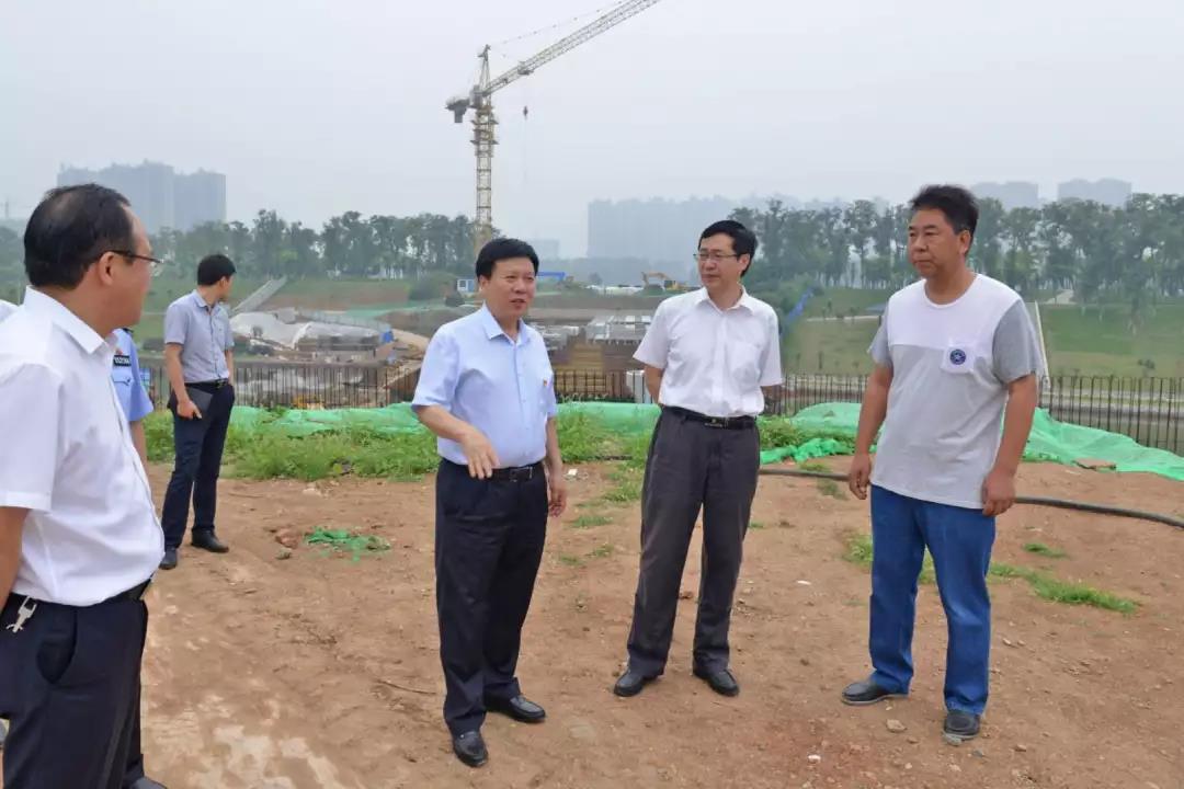 市委书记周斌调研市政重点项目和老旧小区改造工作