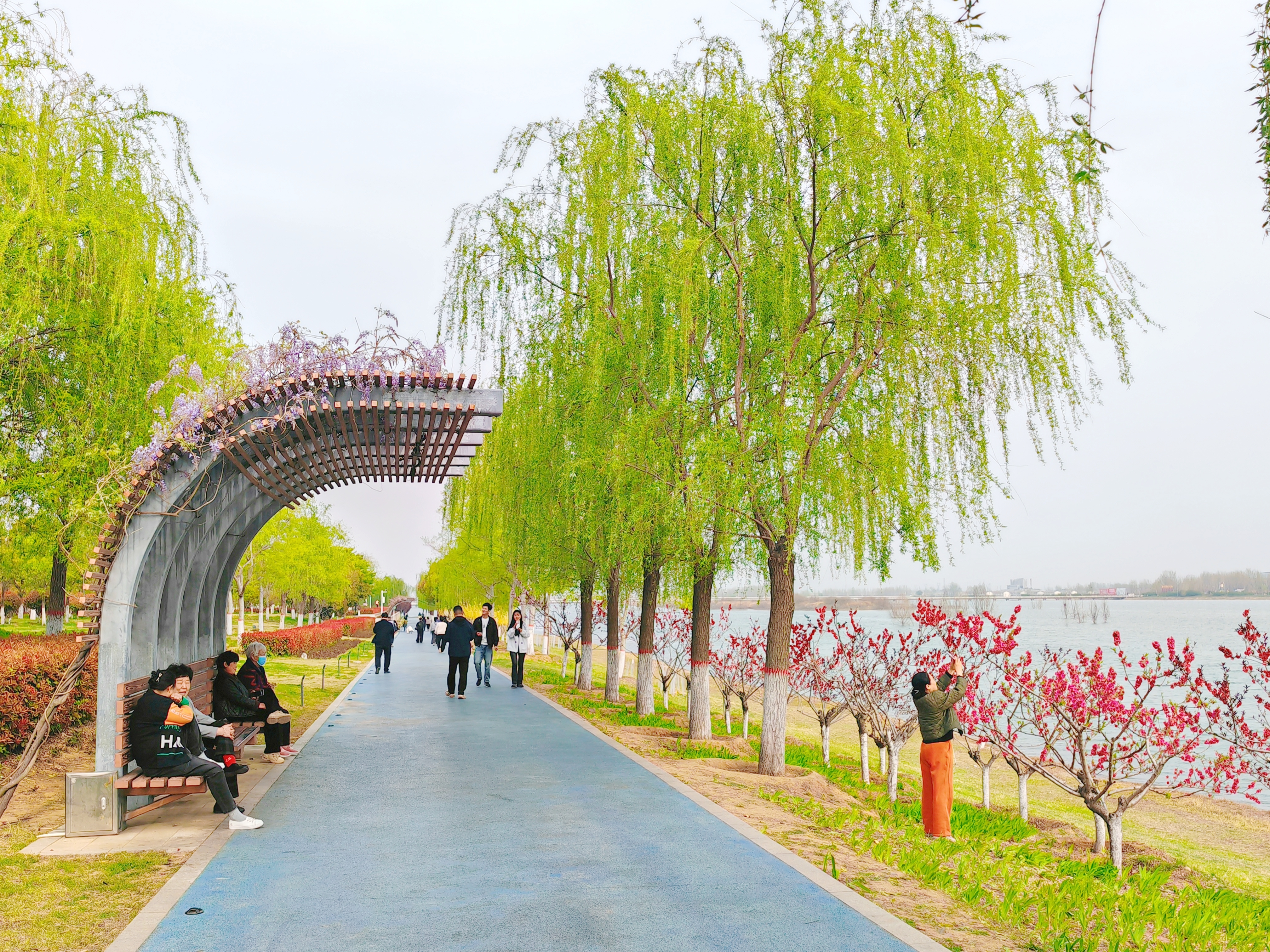 鲁山河边.jpg